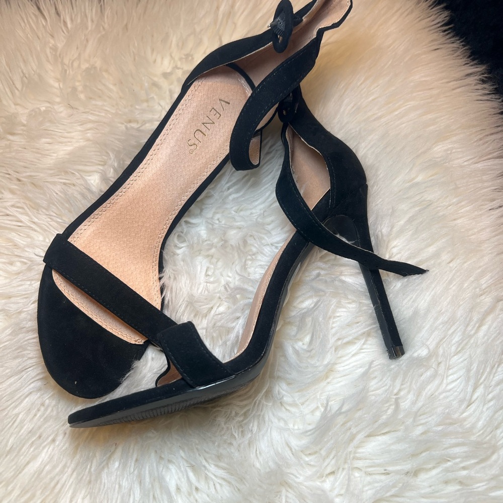 Heels - Picture 3 of 3